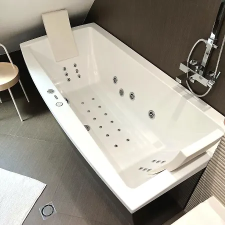 Unique Luxurious Jacuzzi Penthouse Duplex In Center! 2 Baths! Free Parking! Apartment *