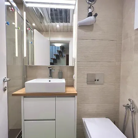 Unique Luxurious Jacuzzi Penthouse Duplex In Center! 2 Baths! Free Parking! Apartment *