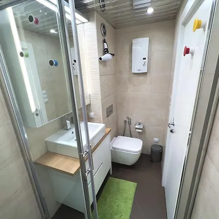 Unique Luxurious Jacuzzi Penthouse Duplex In Center! 2 Baths! Free Parking! Apartment